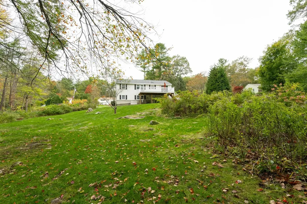 18 Stoney Lane Hudson NH 03051