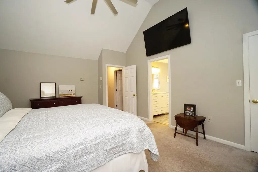 6 Gailor Lane Hooksett NH 03106