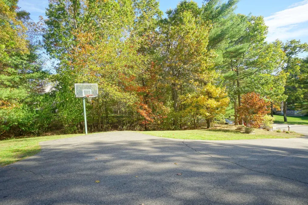 6 Gailor Lane Hooksett NH 03106