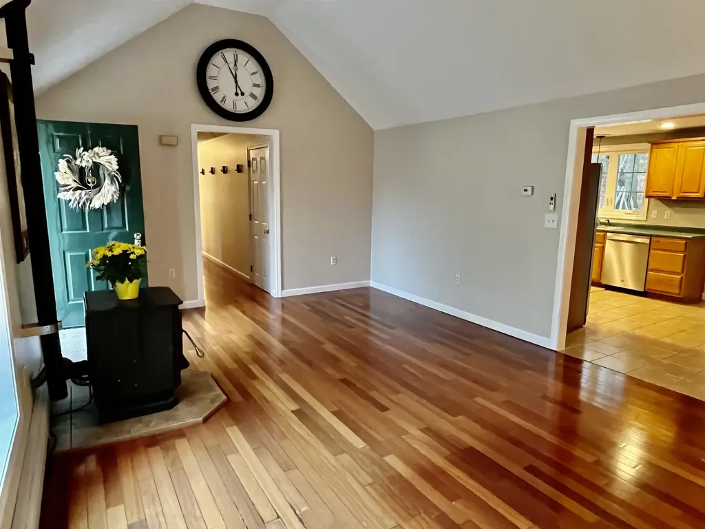 6 Gailor Lane Hooksett NH 03106