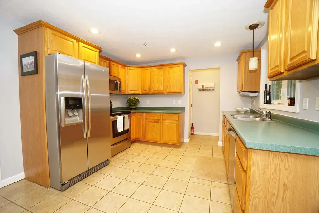 6 Gailor Lane Hooksett NH 03106