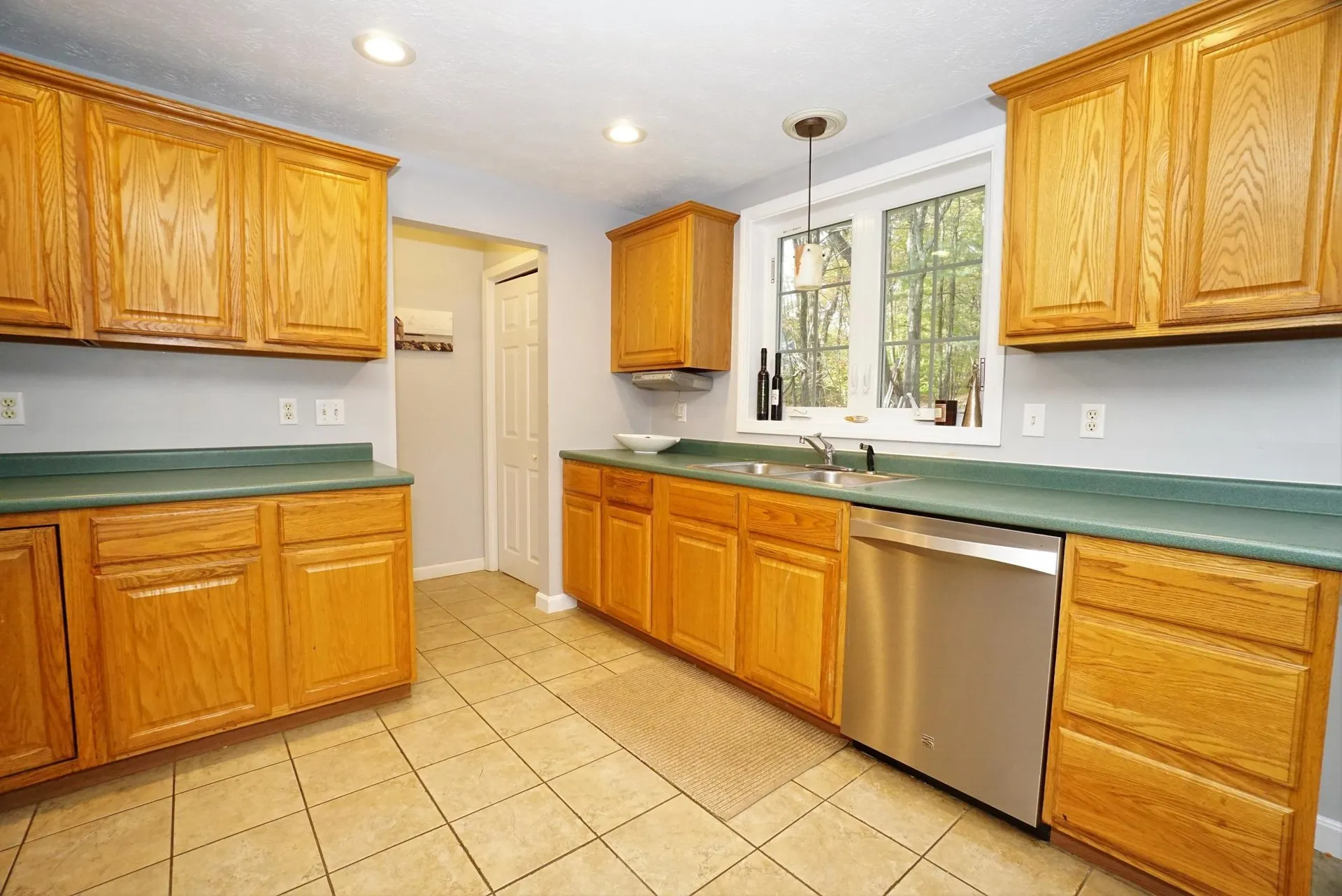 6 Gailor Lane Hooksett NH 03106