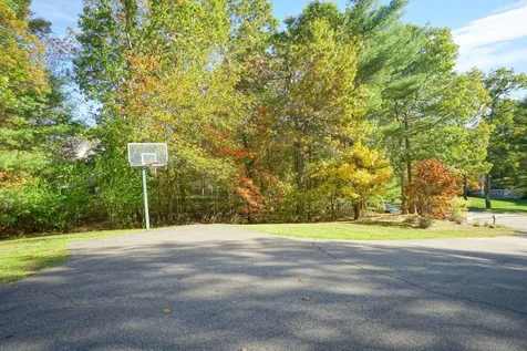 6 Gailor Lane Hooksett NH 03106