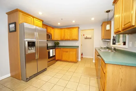 6 Gailor Lane Hooksett NH 03106