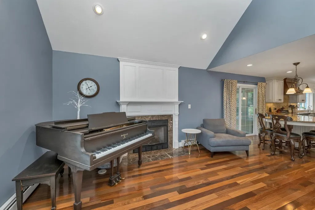 2 Farrwood Drive Hooksett NH 03106