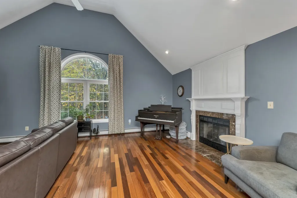 2 Farrwood Drive Hooksett NH 03106