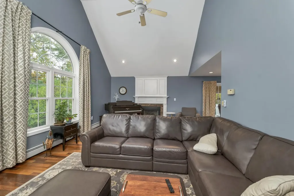 2 Farrwood Drive Hooksett NH 03106