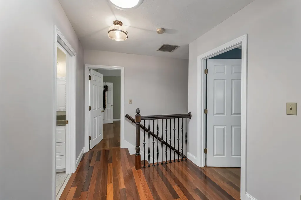 2 Farrwood Drive Hooksett NH 03106