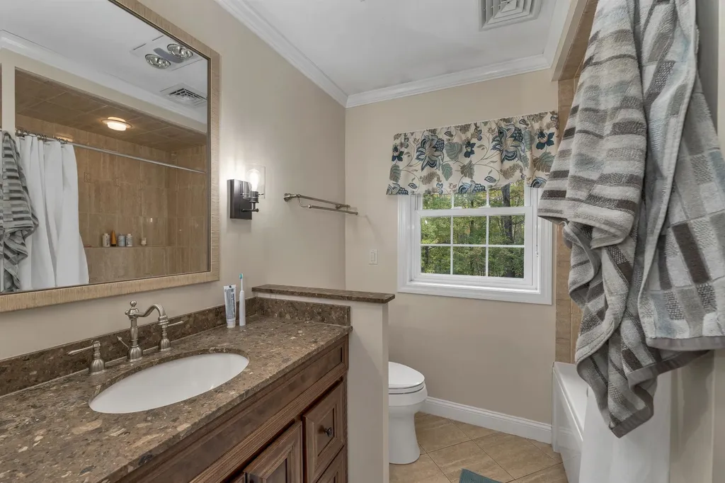 2 Farrwood Drive Hooksett NH 03106