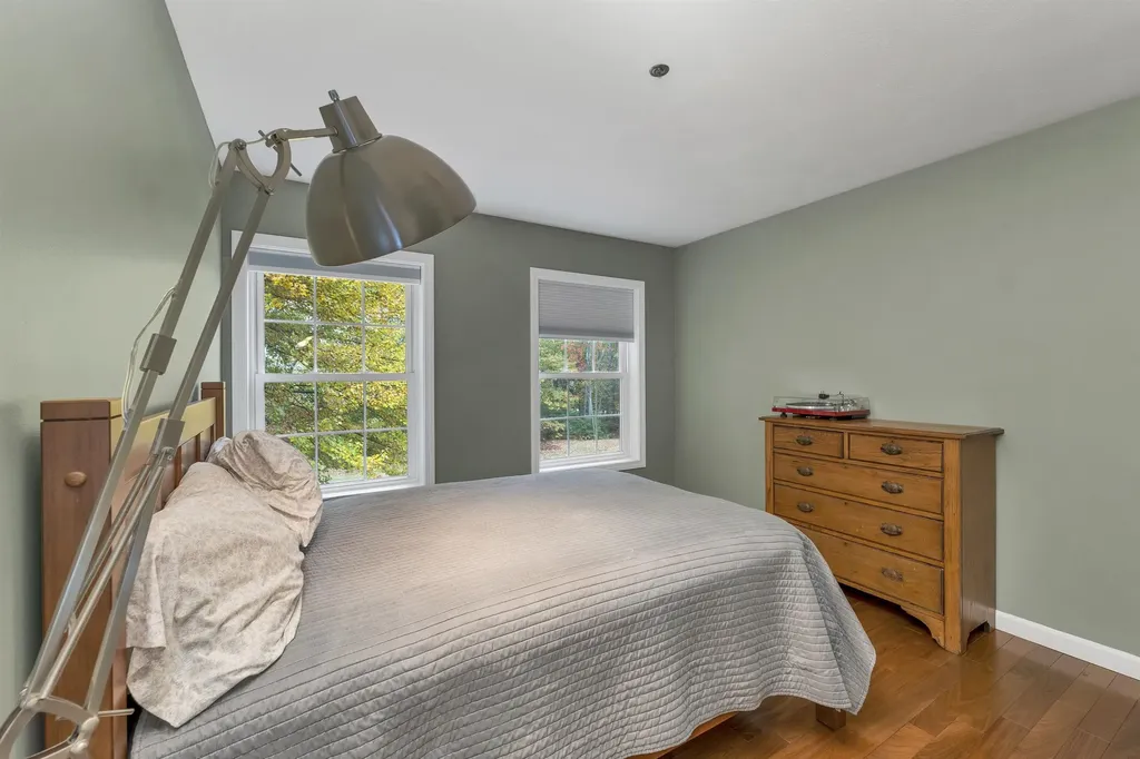 2 Farrwood Drive Hooksett NH 03106