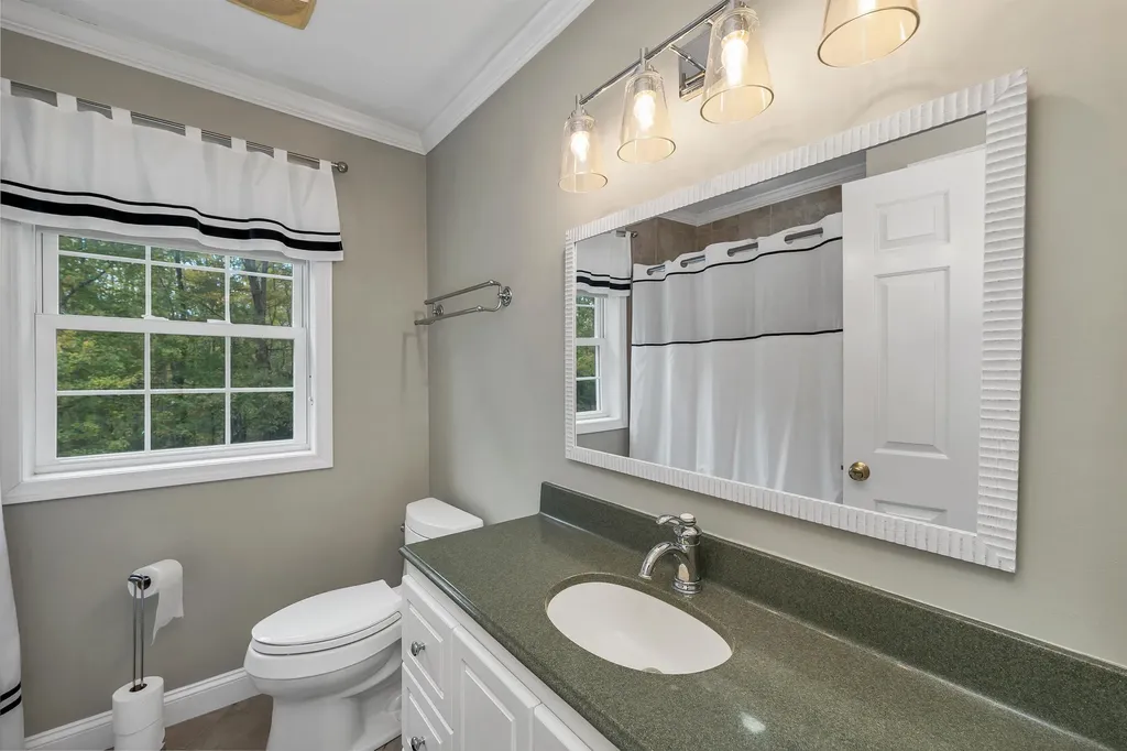 2 Farrwood Drive Hooksett NH 03106