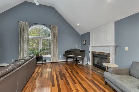 2 Farrwood Drive Hooksett NH 03106