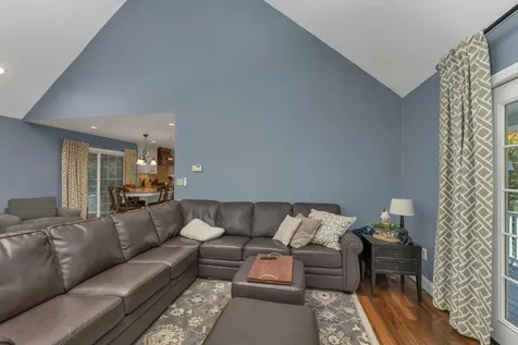 2 Farrwood Drive Hooksett NH 03106