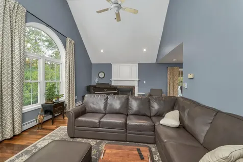 2 Farrwood Drive Hooksett NH 03106