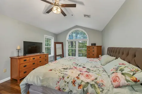 2 Farrwood Drive Hooksett NH 03106