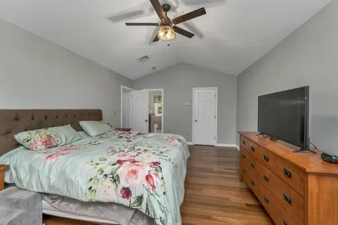 2 Farrwood Drive Hooksett NH 03106