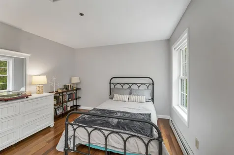 2 Farrwood Drive Hooksett NH 03106