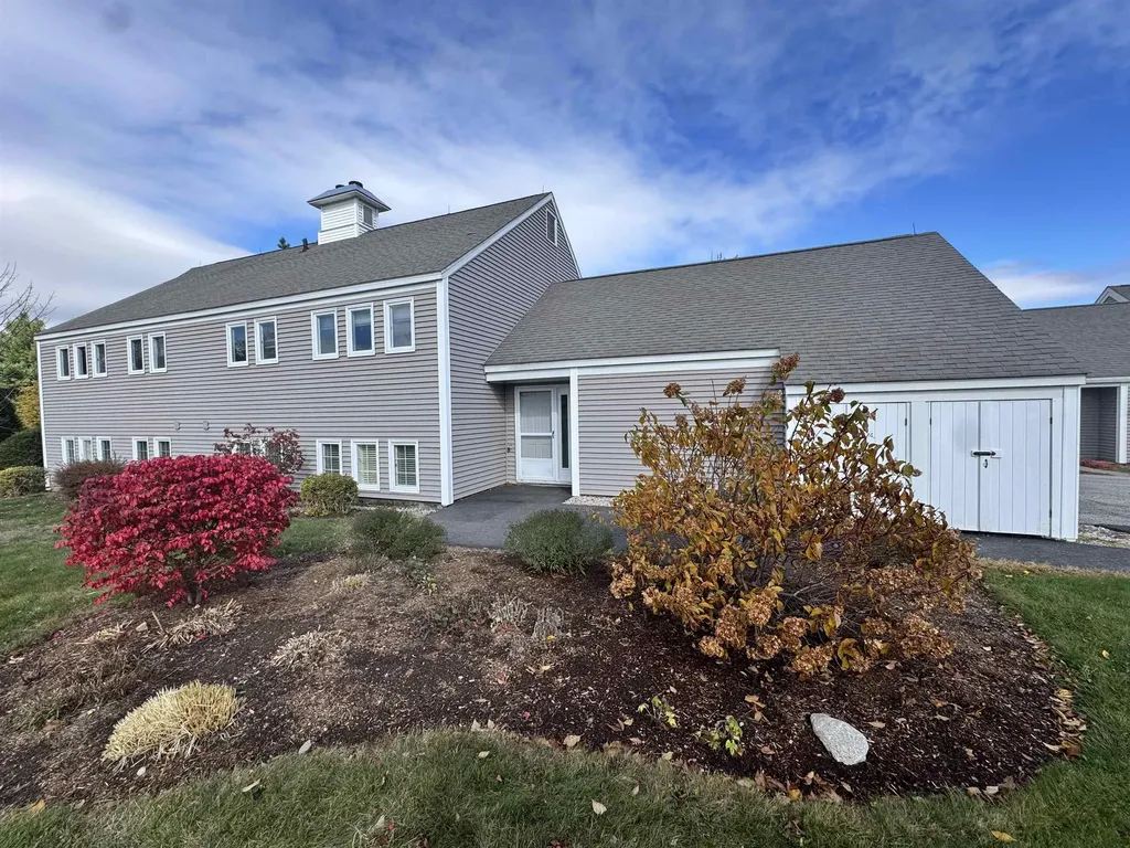 26 Hilltop Place New London NH 03257