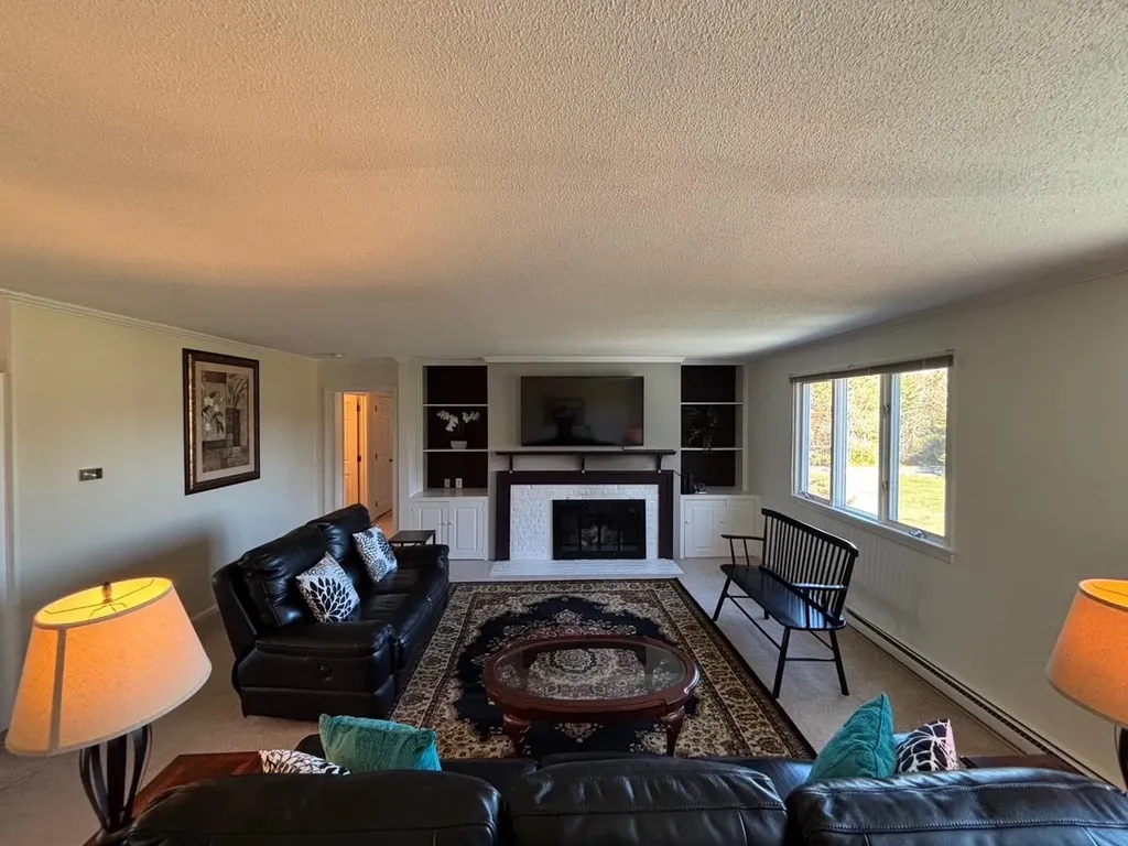 26 Hilltop Place New London NH 03257