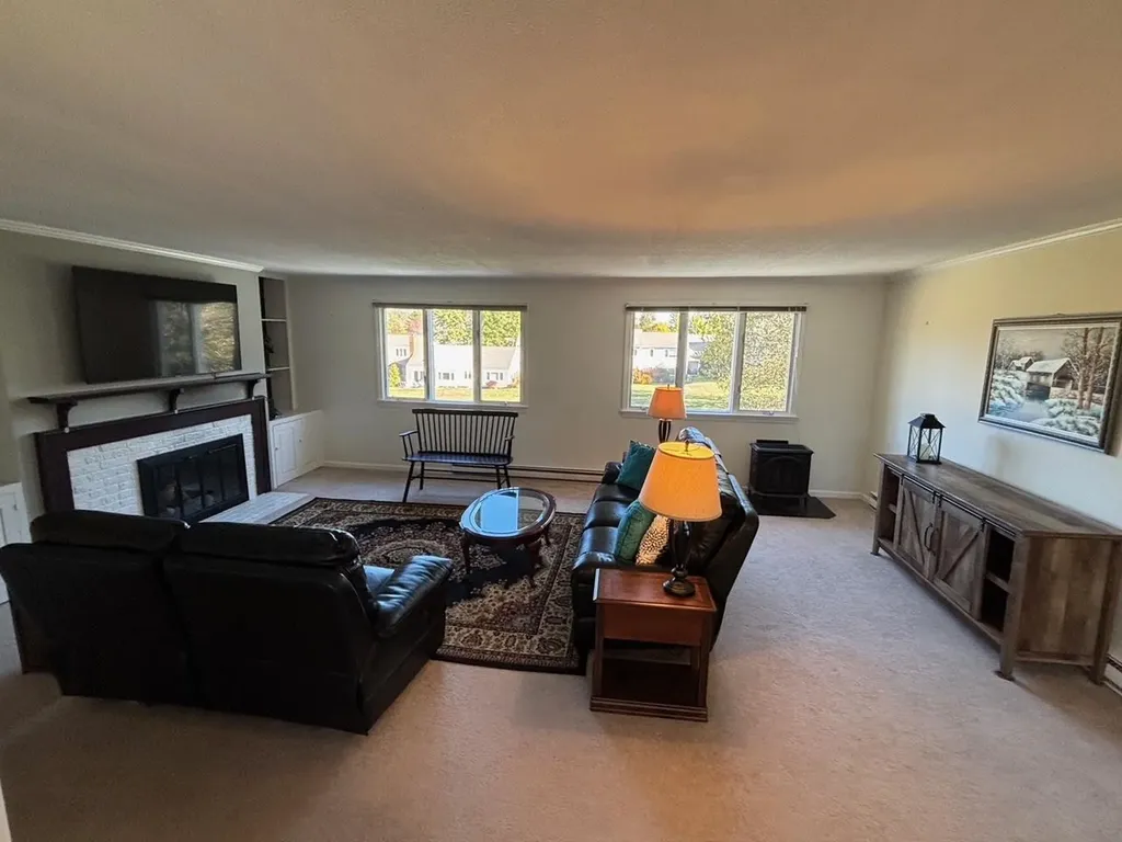 26 Hilltop Place New London NH 03257