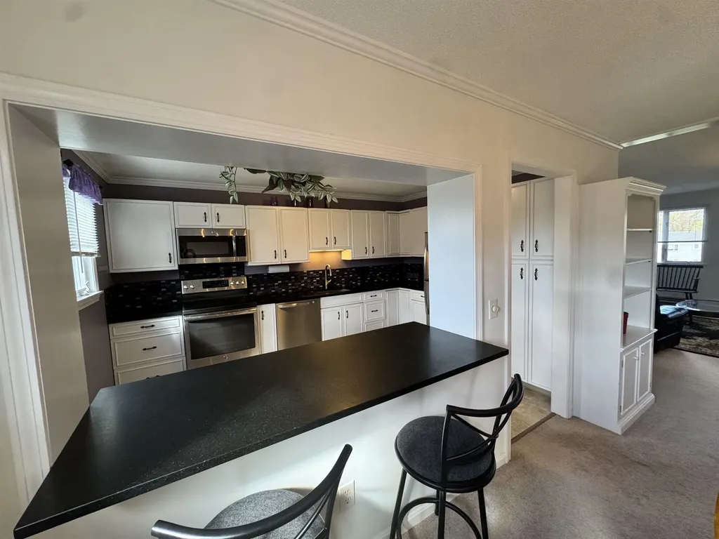 26 Hilltop Place New London NH 03257