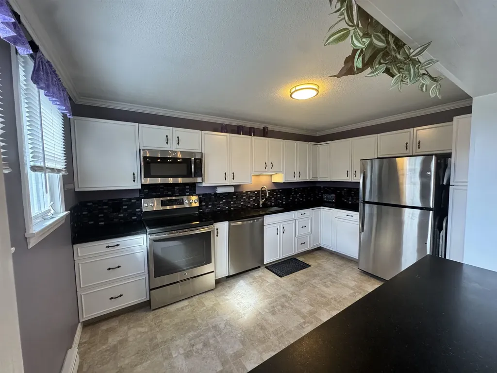 26 Hilltop Place New London NH 03257