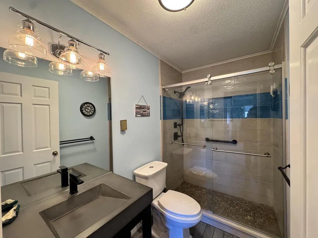 26 Hilltop Place New London NH 03257