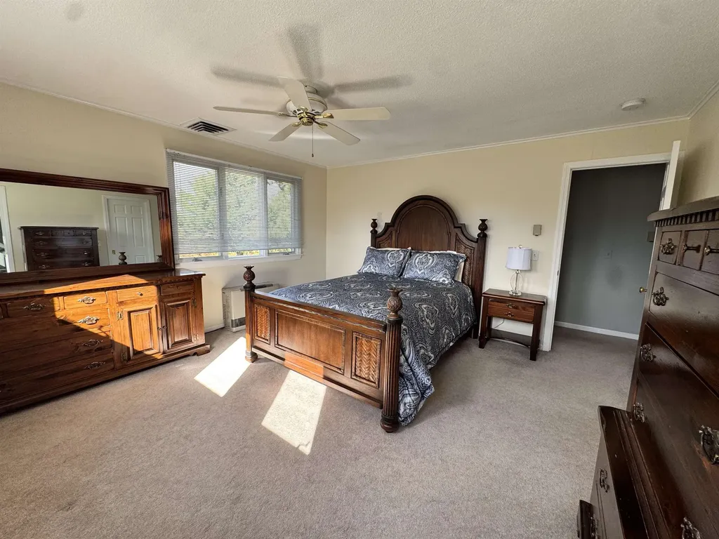 26 Hilltop Place New London NH 03257