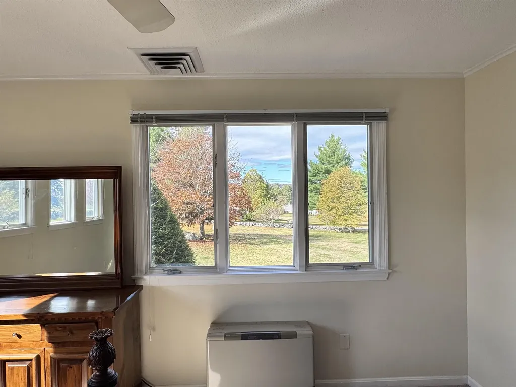 26 Hilltop Place New London NH 03257