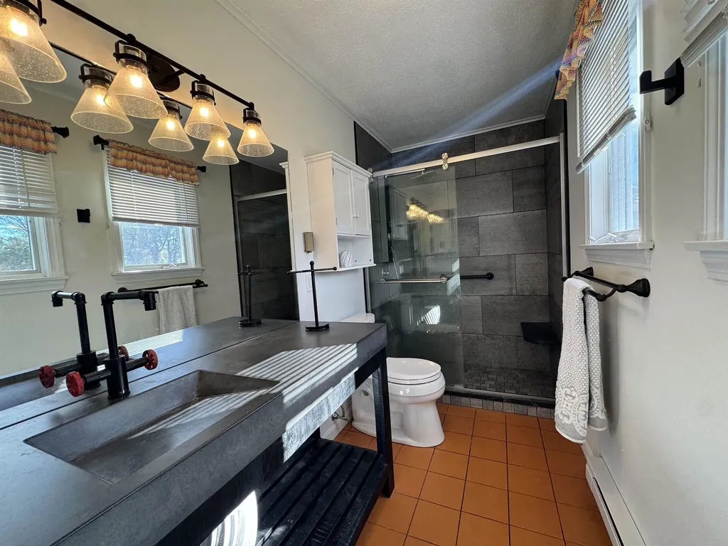 26 Hilltop Place New London NH 03257