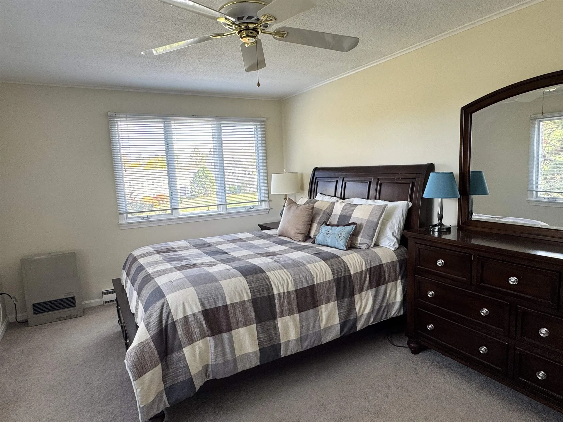 26 Hilltop Place New London NH 03257