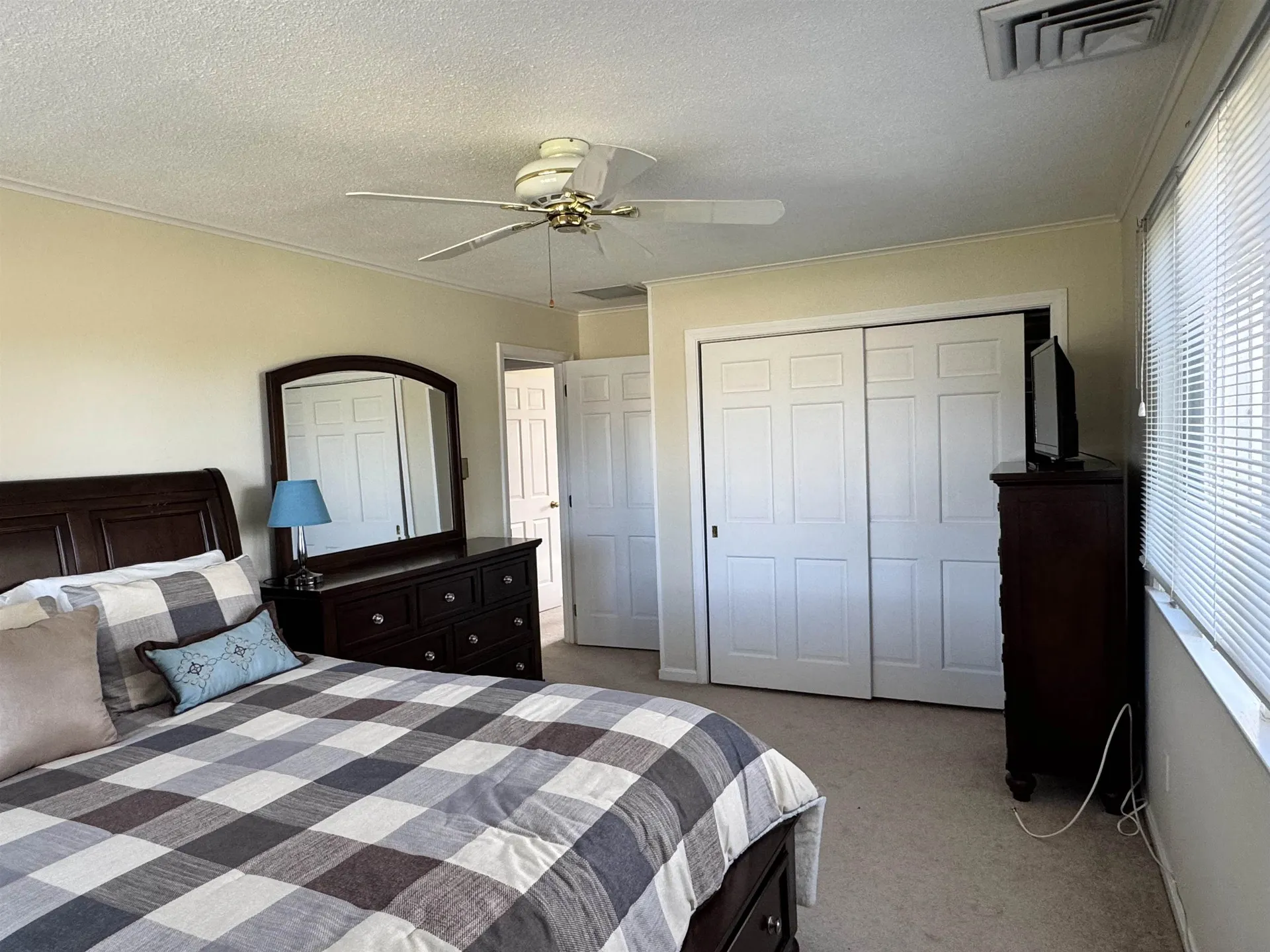 26 Hilltop Place New London NH 03257