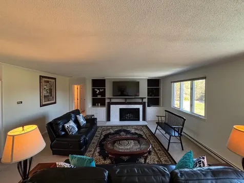 26 Hilltop Place New London NH 03257