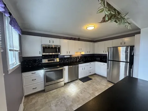 26 Hilltop Place New London NH 03257