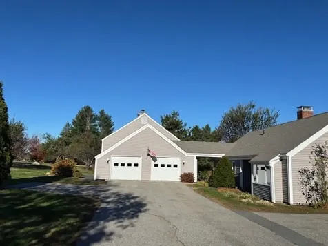 26 Hilltop Place New London NH 03257