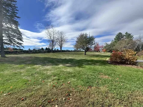 26 Hilltop Place New London NH 03257