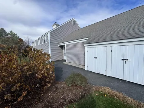 26 Hilltop Place New London NH 03257