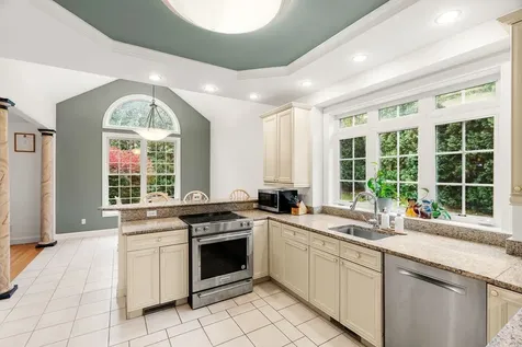 5 Sunrise Boulevard Hooksett NH 03106