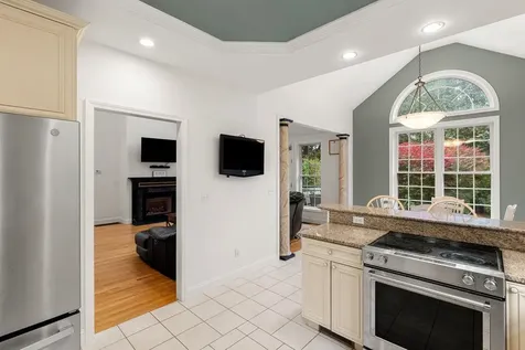 5 Sunrise Boulevard Hooksett NH 03106