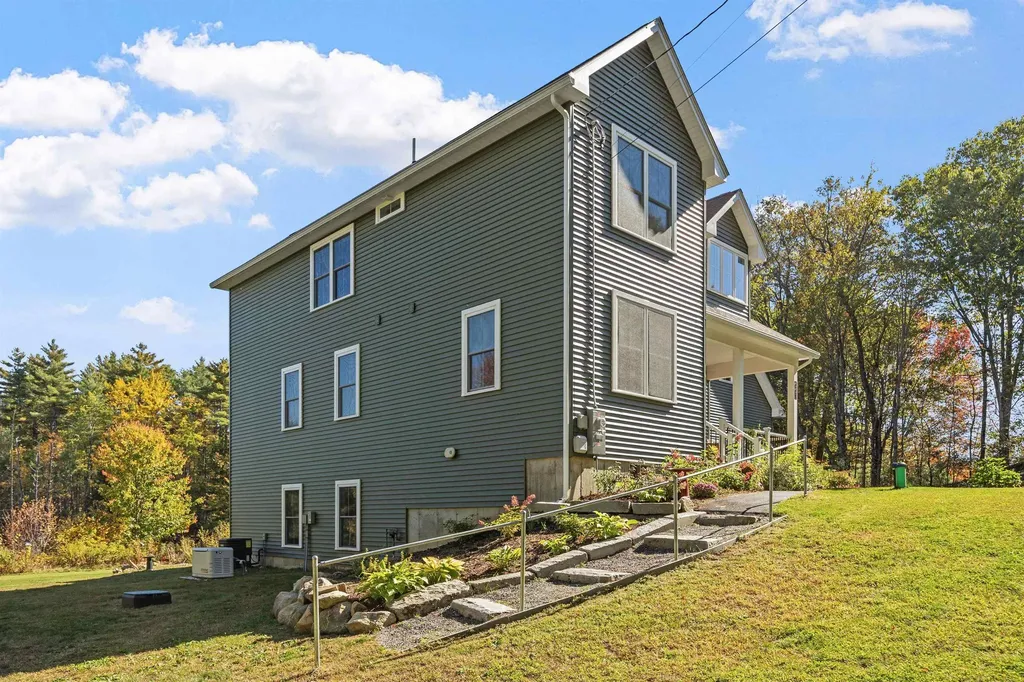 667 Borough Road Pembroke NH 03275