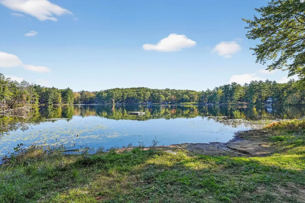 16 Sherwood Forest Drive Canterbury NH 03224