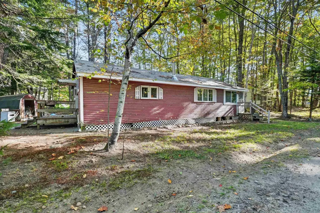 16 Sherwood Forest Drive Canterbury NH 03224