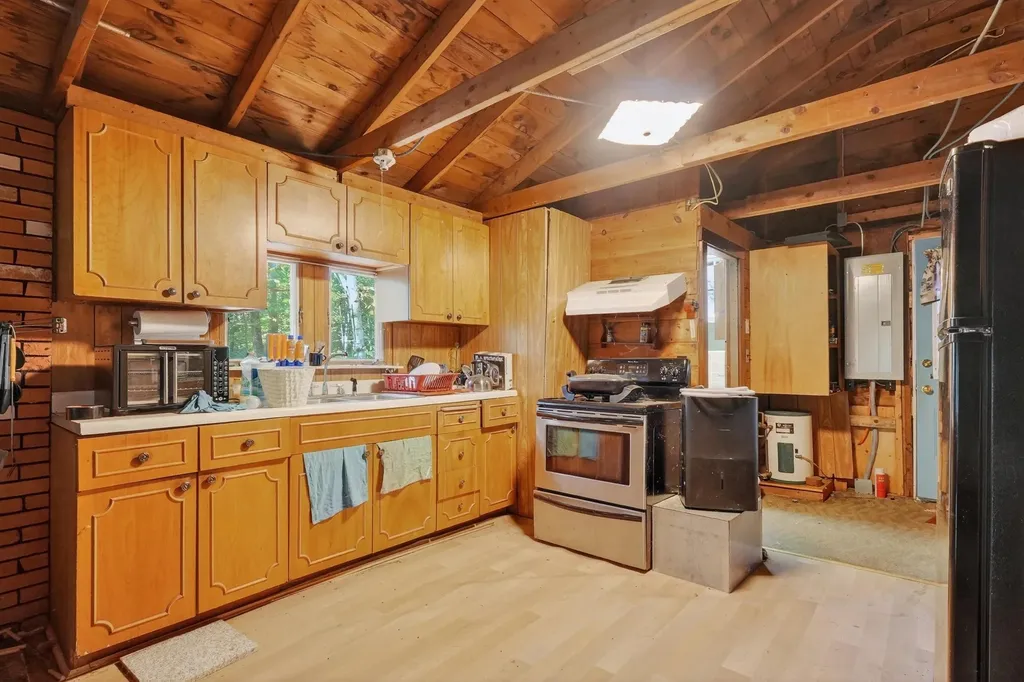 16 Sherwood Forest Drive Canterbury NH 03224