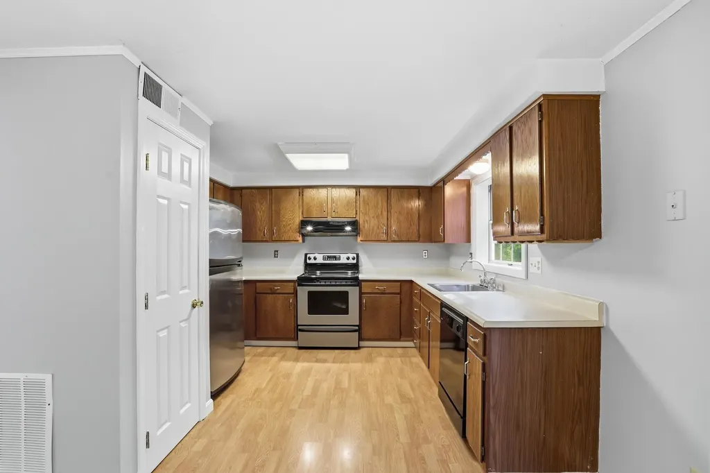 77 E Ridge Road Merrimack NH 03054