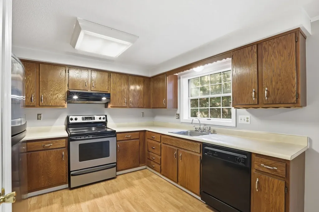 77 E Ridge Road Merrimack NH 03054