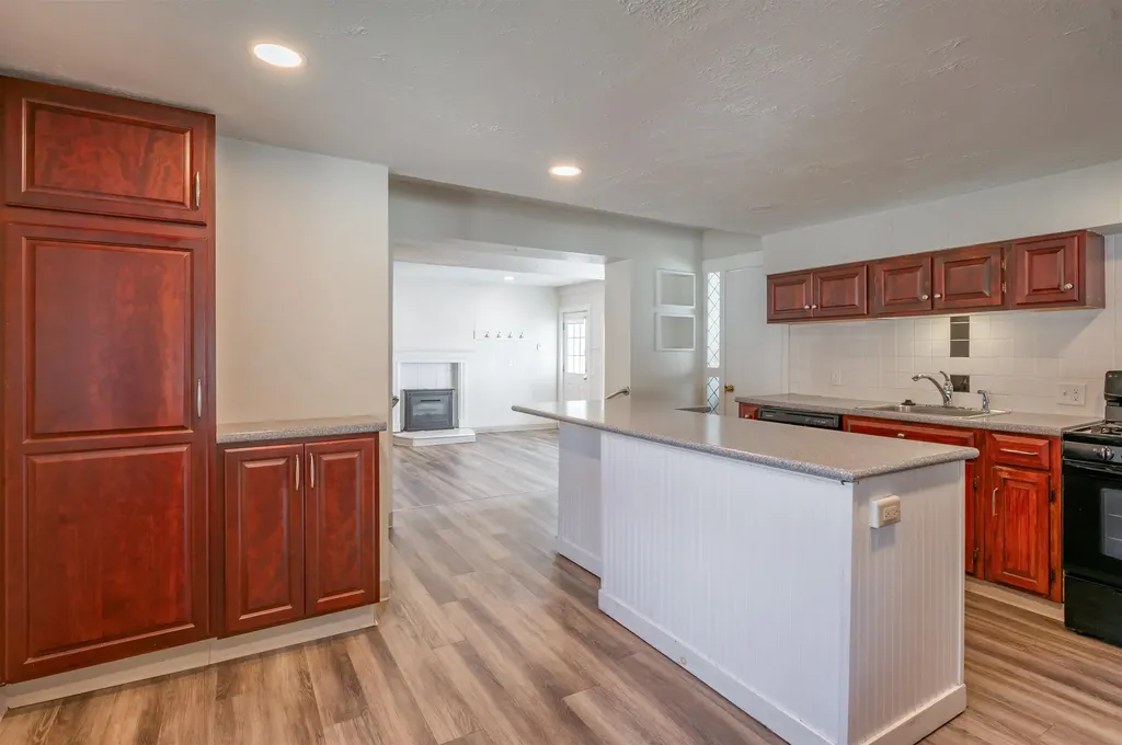 167 Mammoth Road Manchester NH 03104