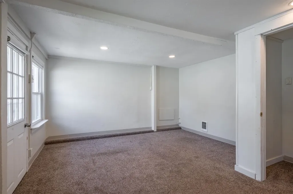 167 Mammoth Road Manchester NH 03104