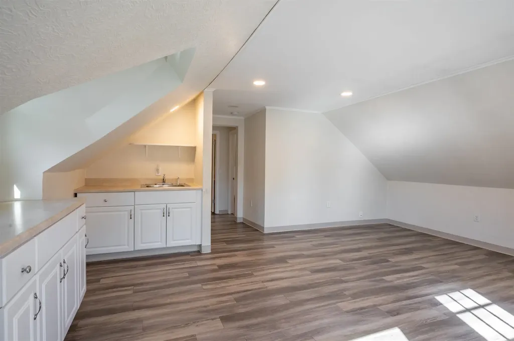 167 Mammoth Road Manchester NH 03104