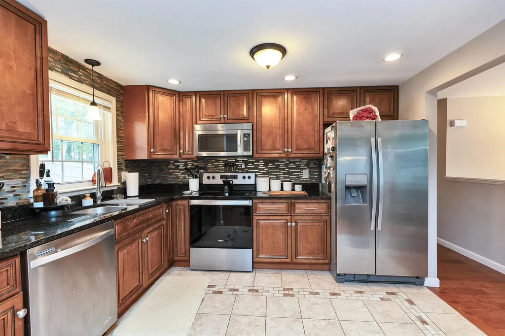 52 Jonathan Lane Manchester NH 03104