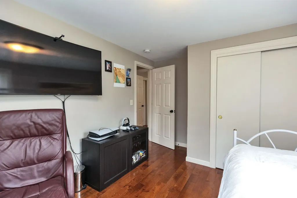 52 Jonathan Lane Manchester NH 03104